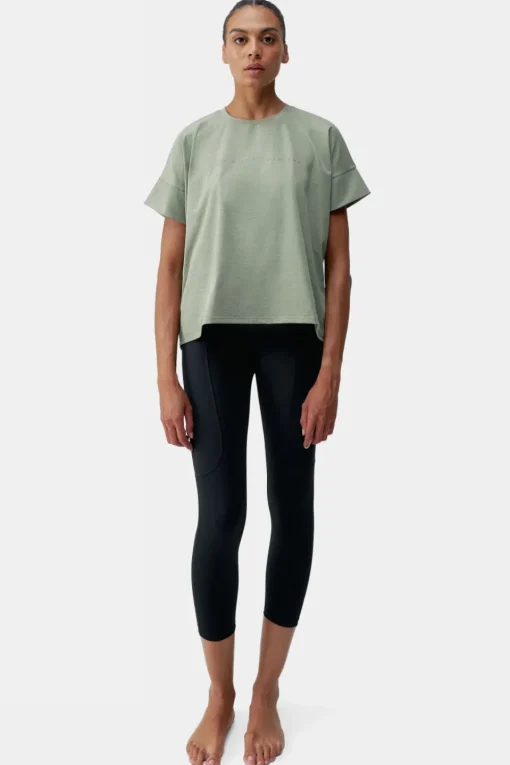 Born Living T-Shirt Mayumi