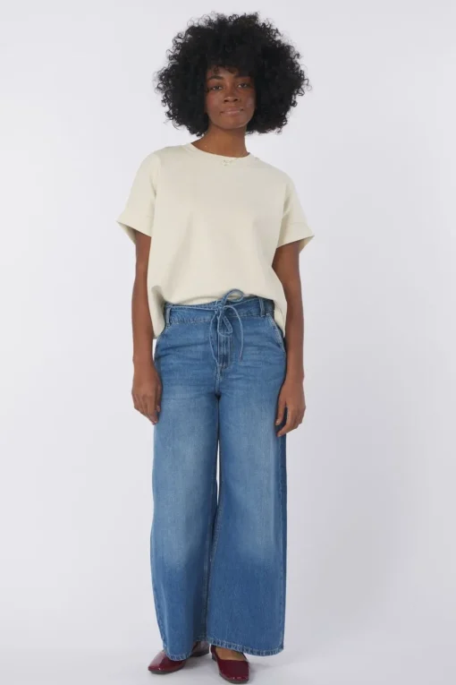 B.Young Jeans Kimu