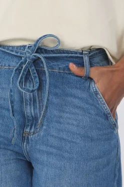 B.Young Jeans Kimu