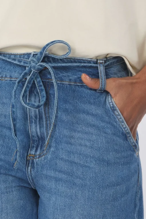 B.Young Jeans Kimu
