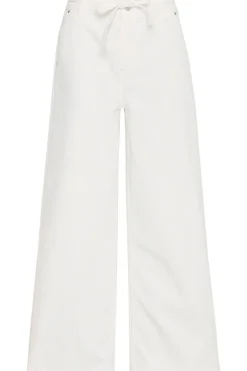B.Young Jeans Kimu