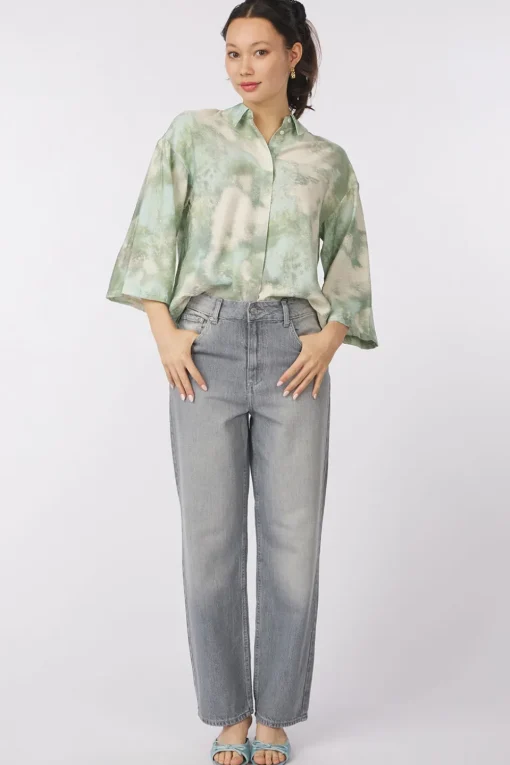B.Young Jeans Larita