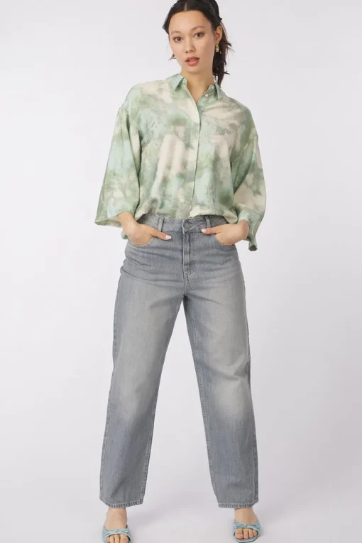 B.Young Jeans Larita