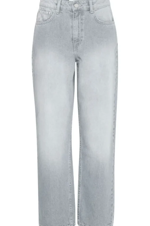 B.Young Jeans Larita
