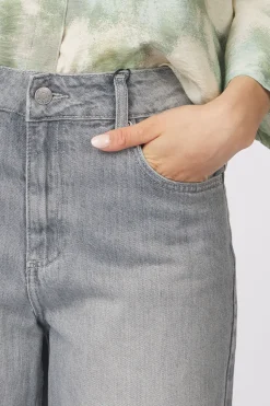 B.Young Jeans Larita