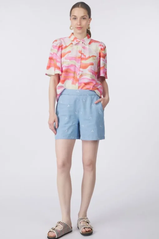 B.Young Short Kosmo