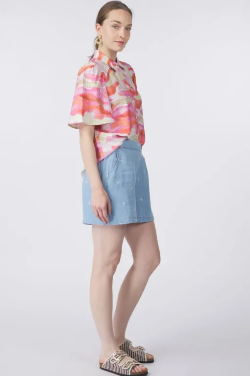 B.Young Short Kosmo