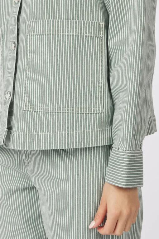 B.Young Vest Kasio