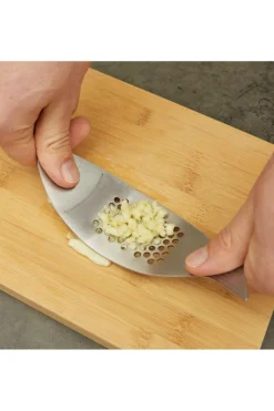Kikkerland Gadget Fish Garlic Press