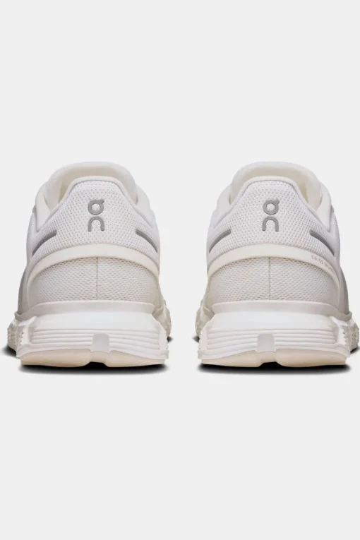 On Wandelschoenen Cloud 6