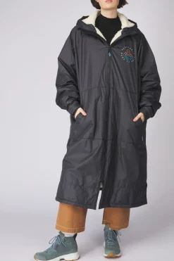 Passenger Clothing ltd Poncho Jas Escapism Sherpa Lined Changing Robe