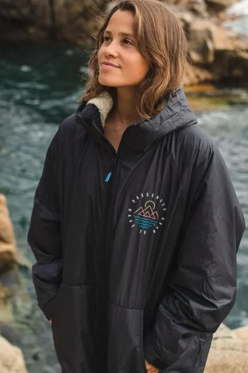 Passenger Clothing ltd Poncho Jas Escapism Sherpa Lined Changing Robe