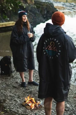 Passenger Clothing ltd Poncho Jas Escapism Sherpa Lined Changing Robe