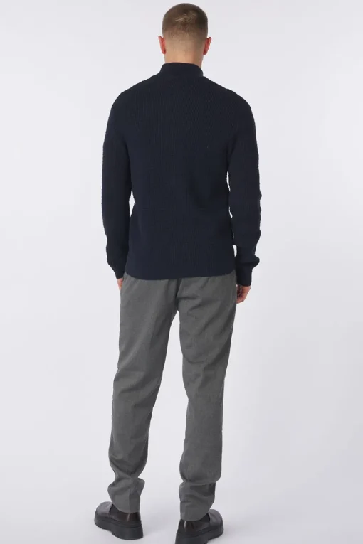 Selected Trui Theo