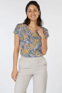 Sherpa T-Shirt Neha V-Neck Tee