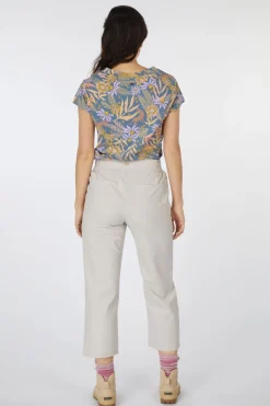 Sherpa T-Shirt Neha V-Neck Tee
