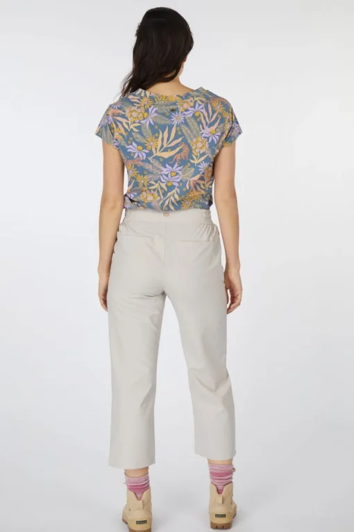 Sherpa T-Shirt Neha V-Neck Tee