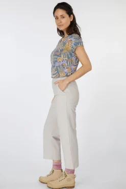 Sherpa T-Shirt Neha V-Neck Tee