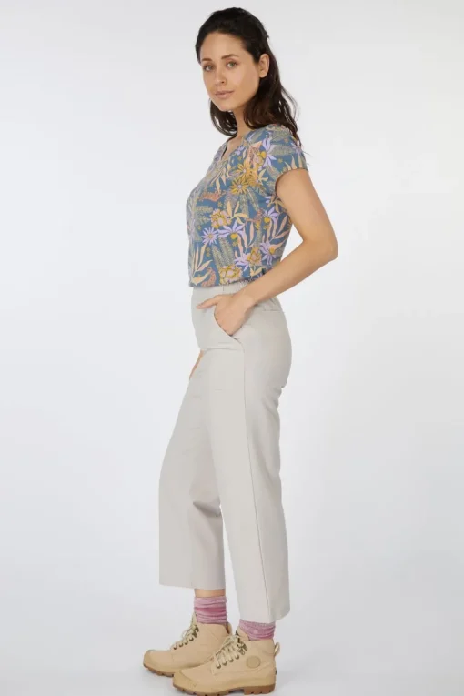 Sherpa T-Shirt Neha V-Neck Tee