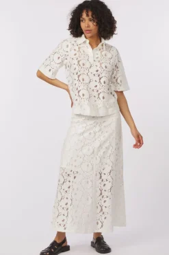 Soaked in Luxury Rok Sltaya